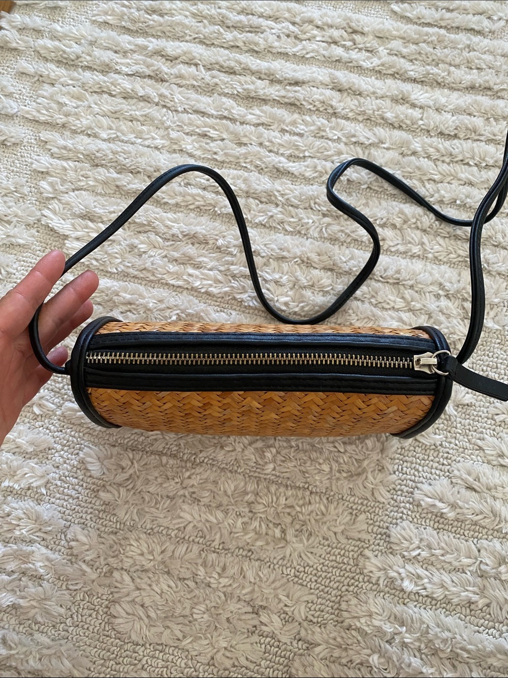 Urban Outfitters Woven Straw Crossbody Bag with Black Trim - Picture 2 of 9